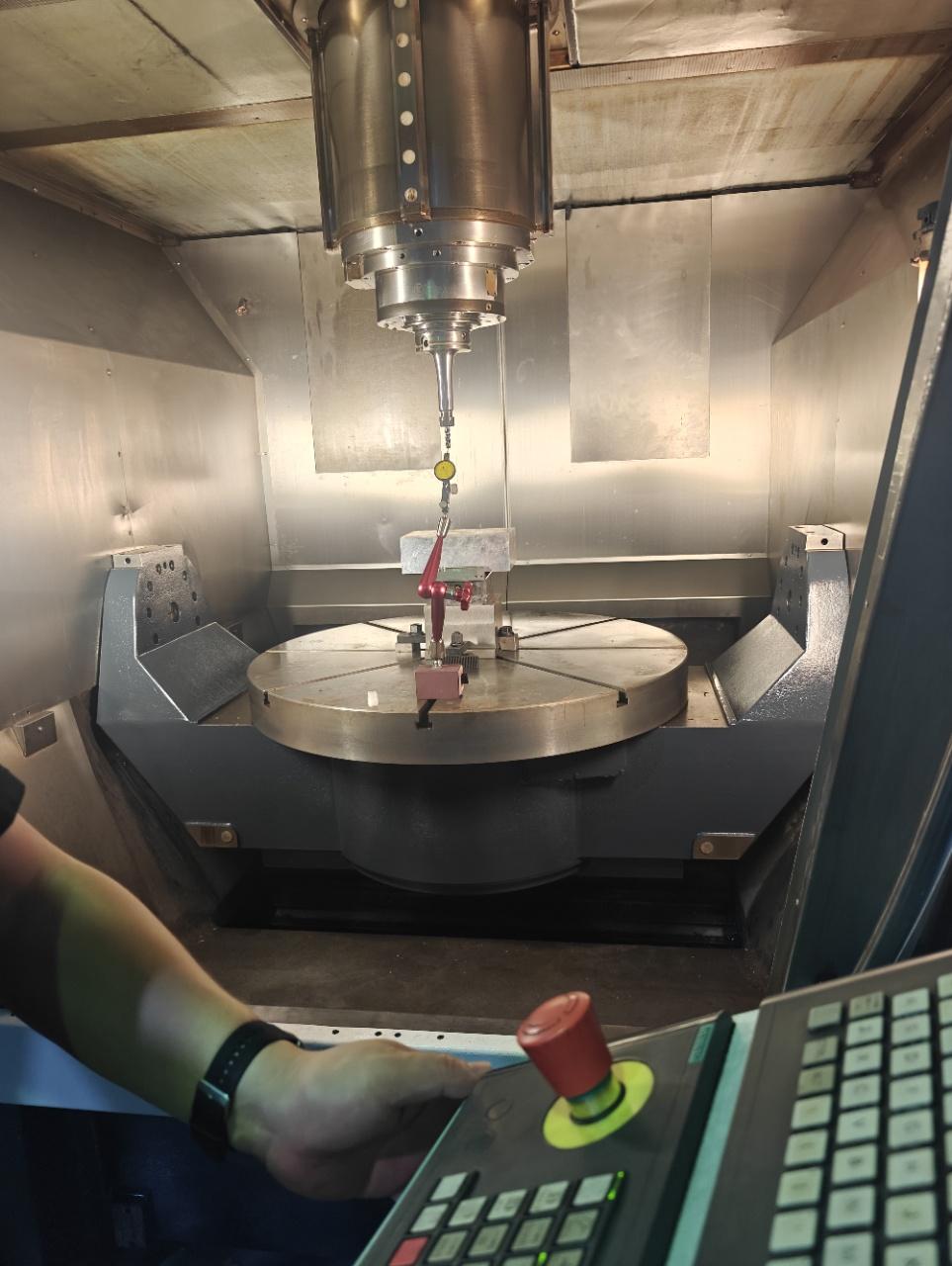 5 axes machining center
