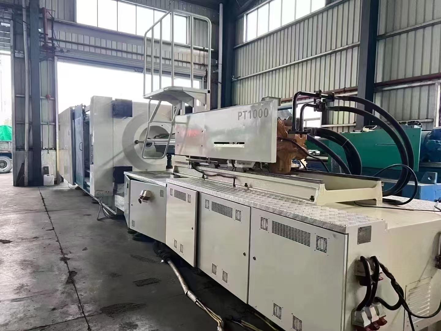 Plastic injection machine
