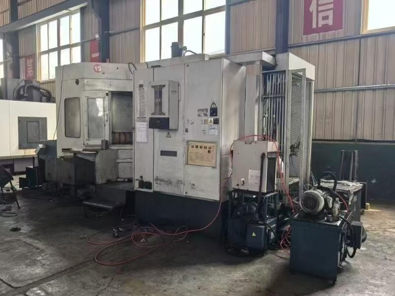 Horizontal machining center
