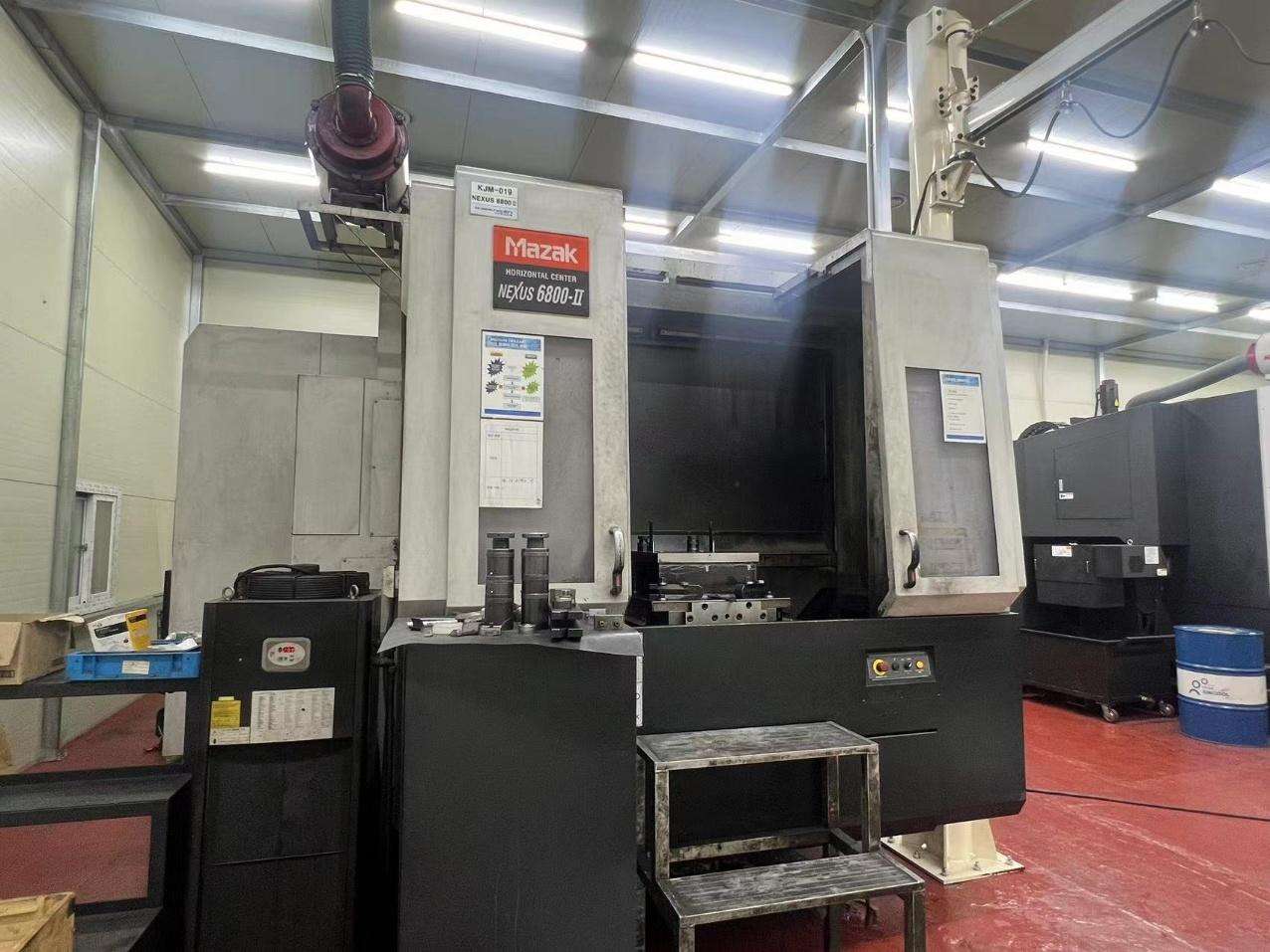 Horizontal machining center