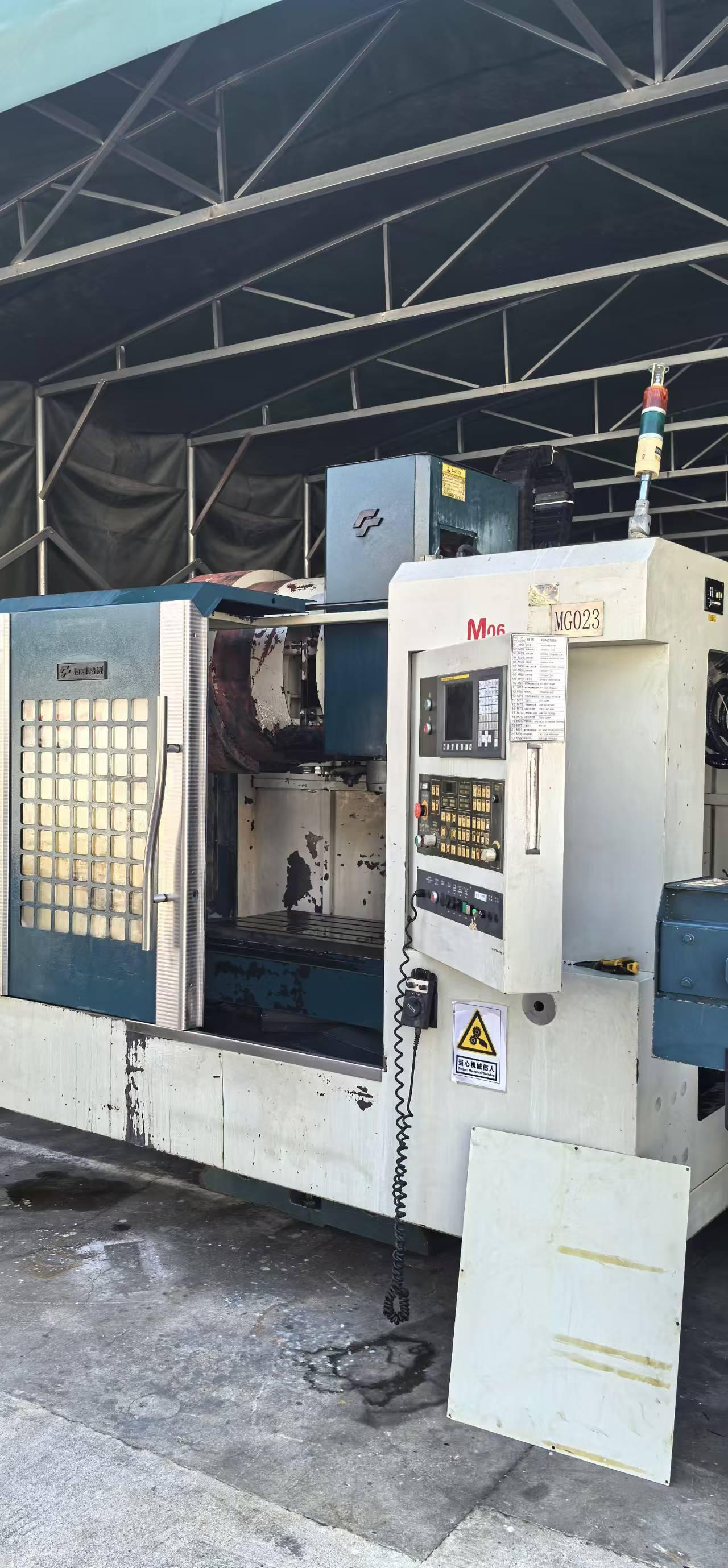 Vertical machining center