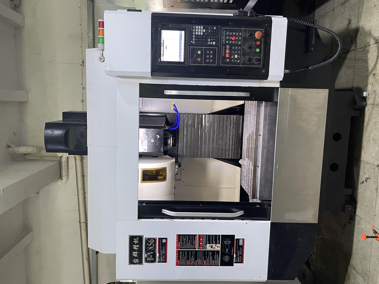 Vertical machining center