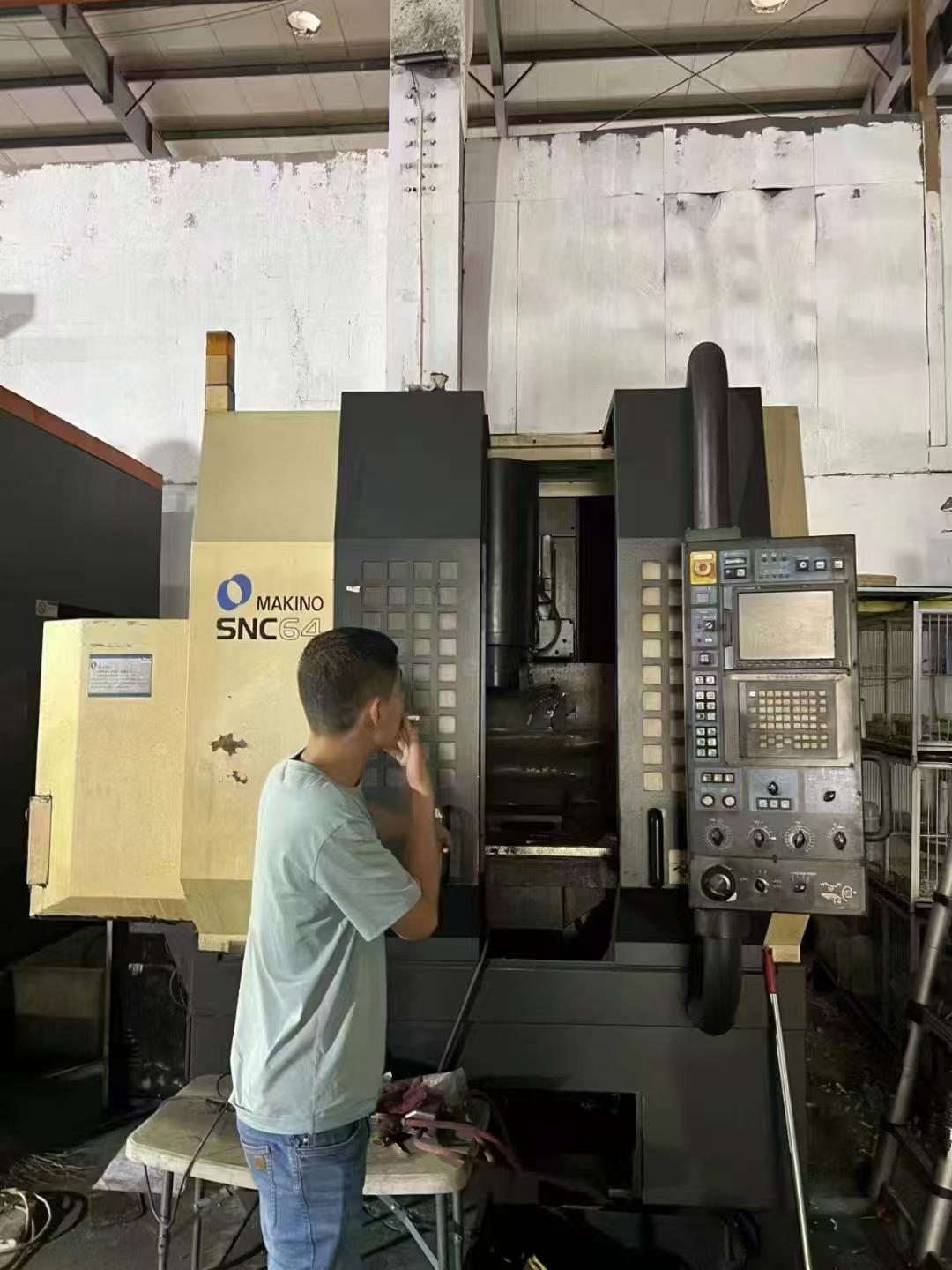 Vertical machining center
