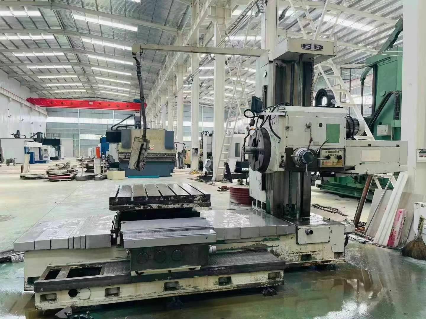 Horizontal boring milling machine