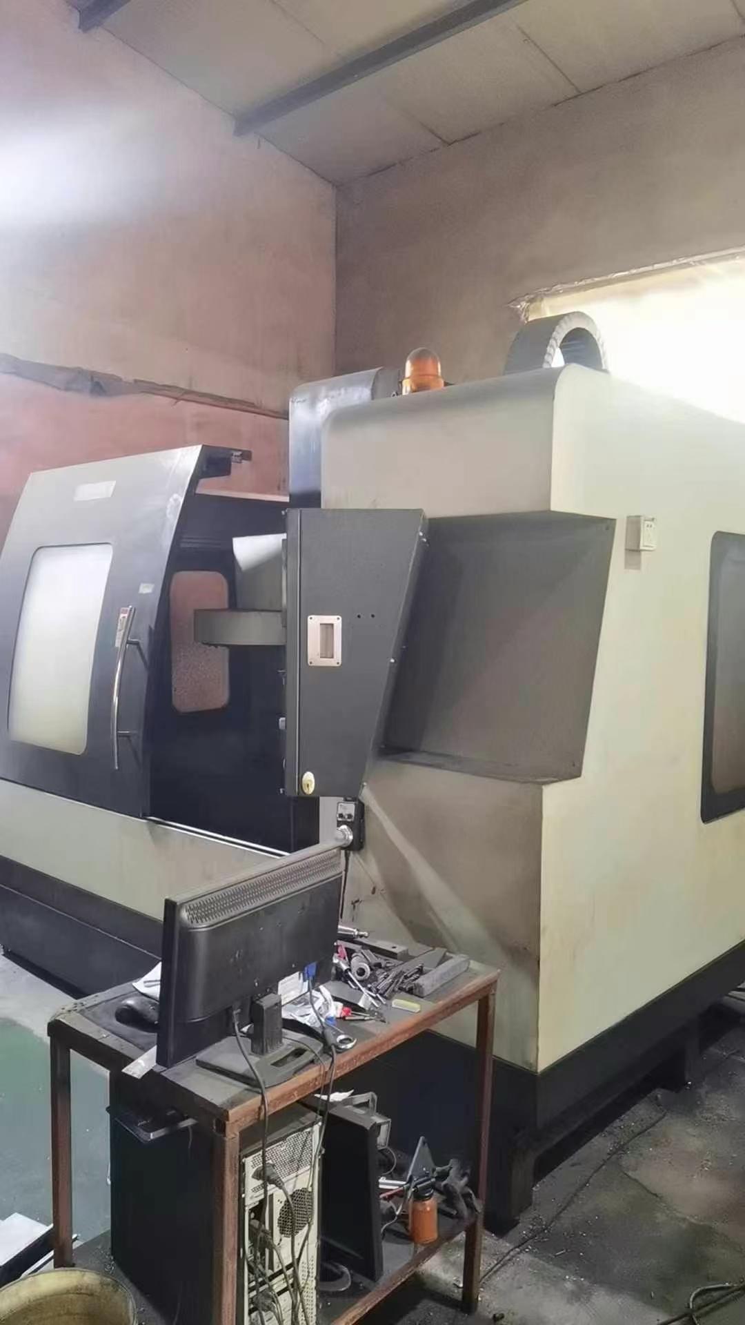 Vertical machining center