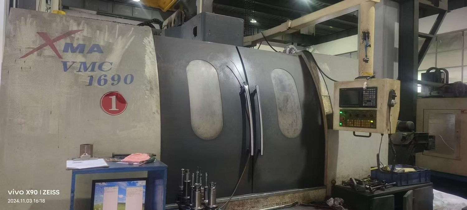 Vertical machining center