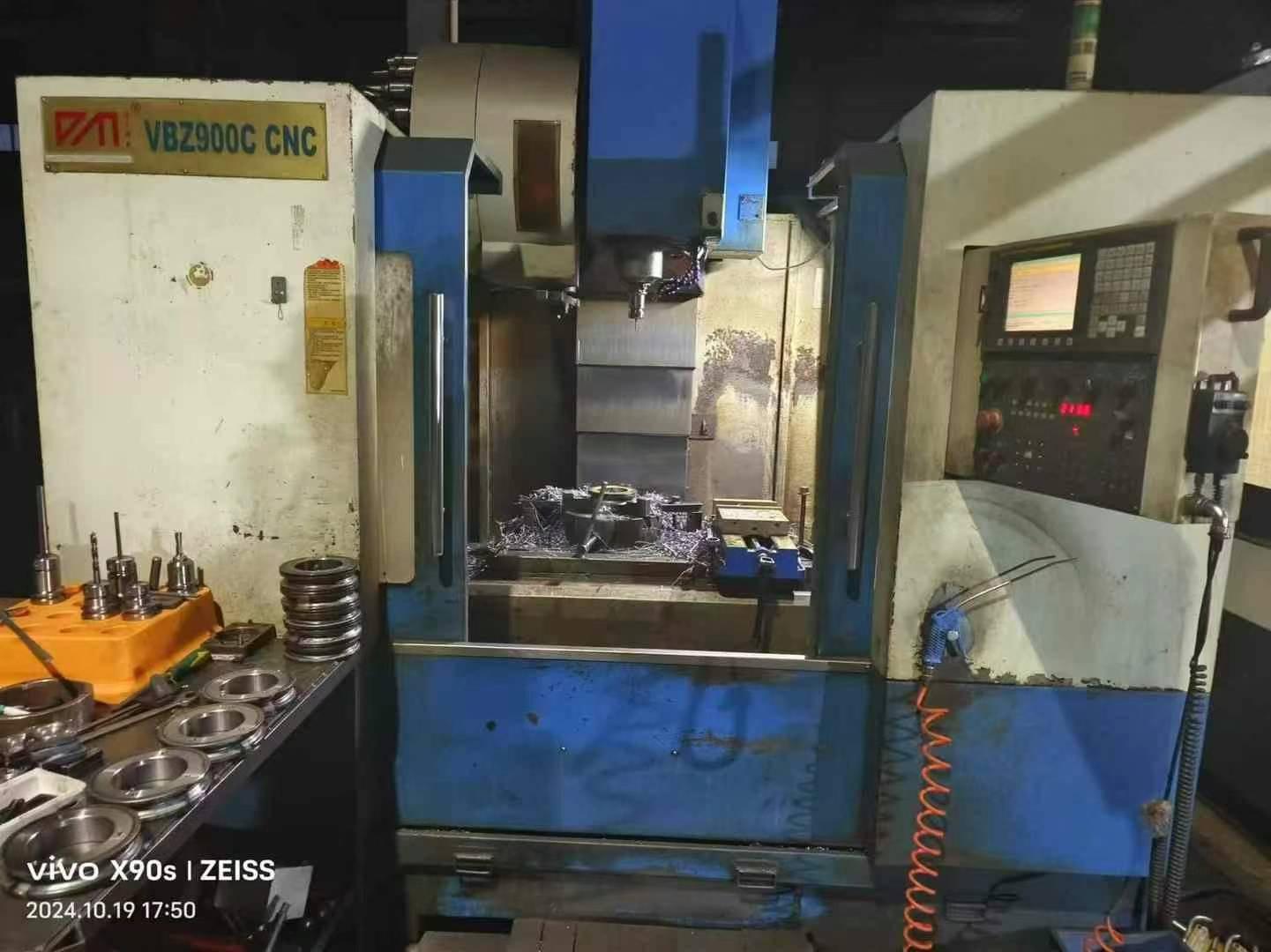 Vertical machining center