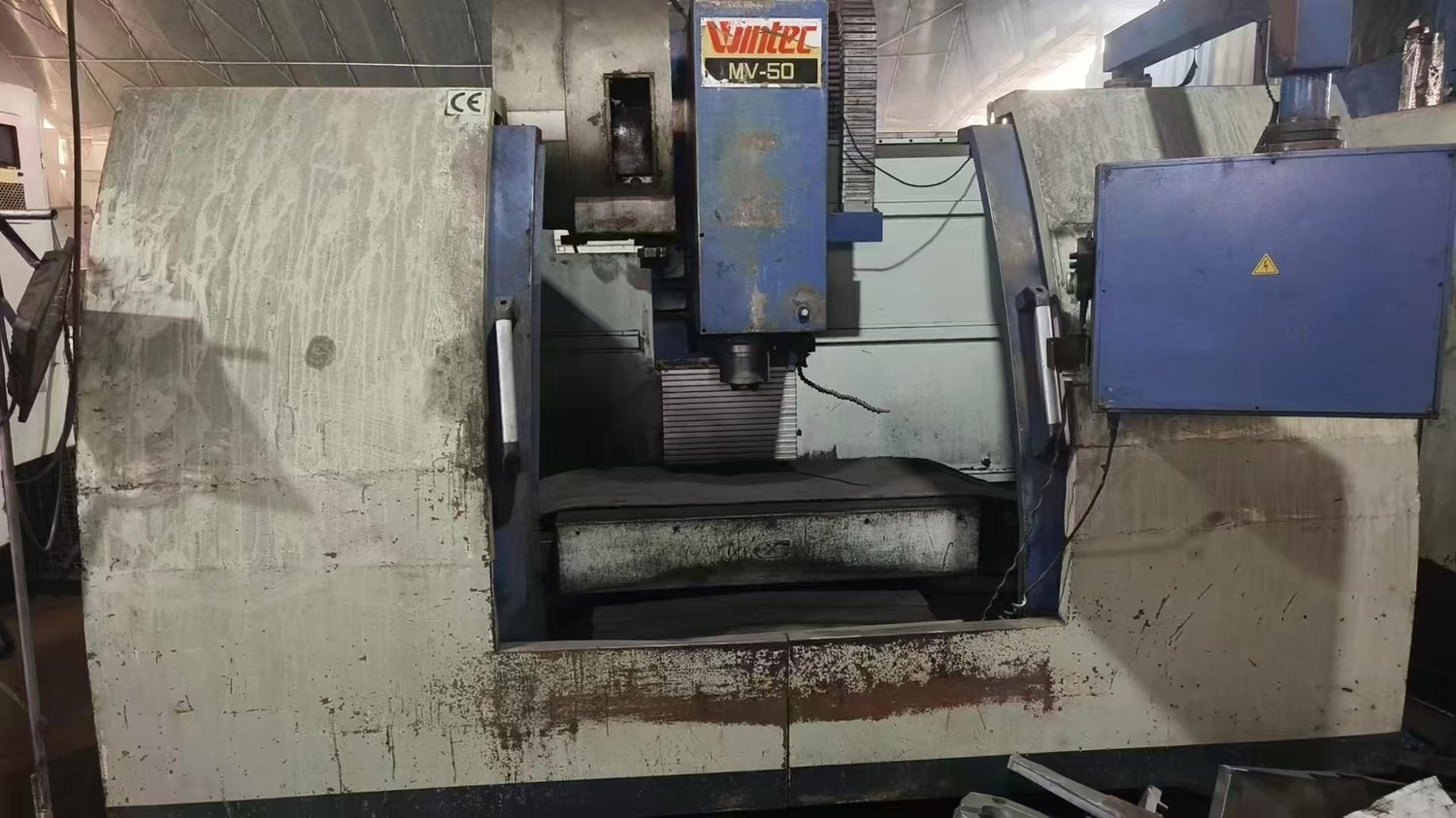 Vertical machining center