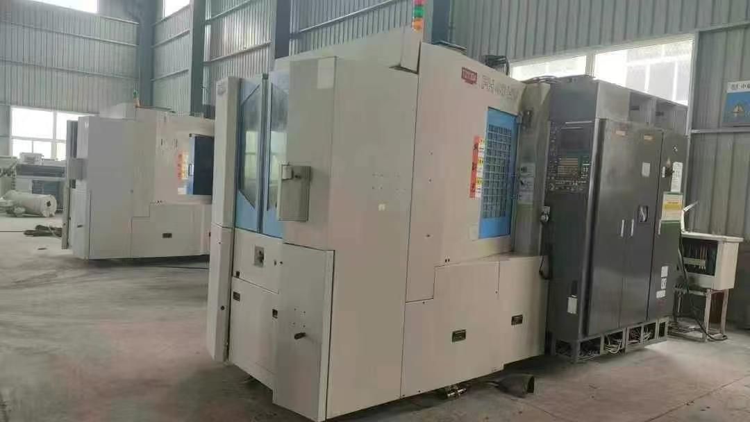 Horizontal machining center