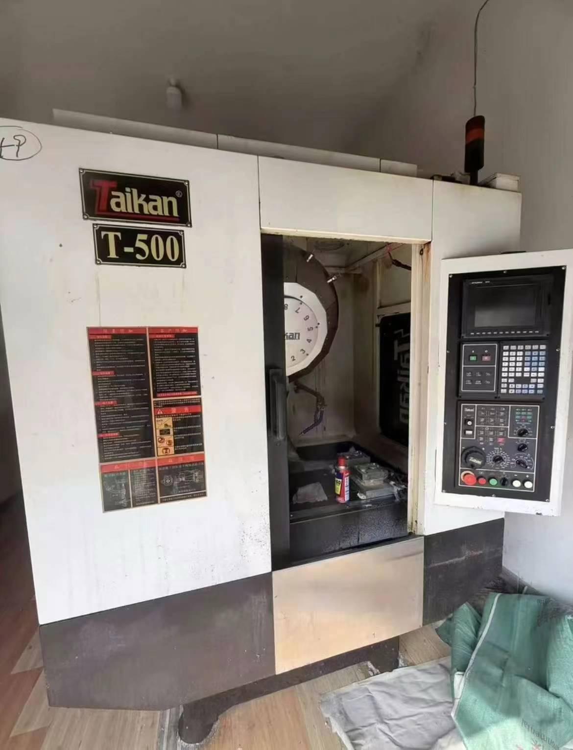 Drilling and tapping machine