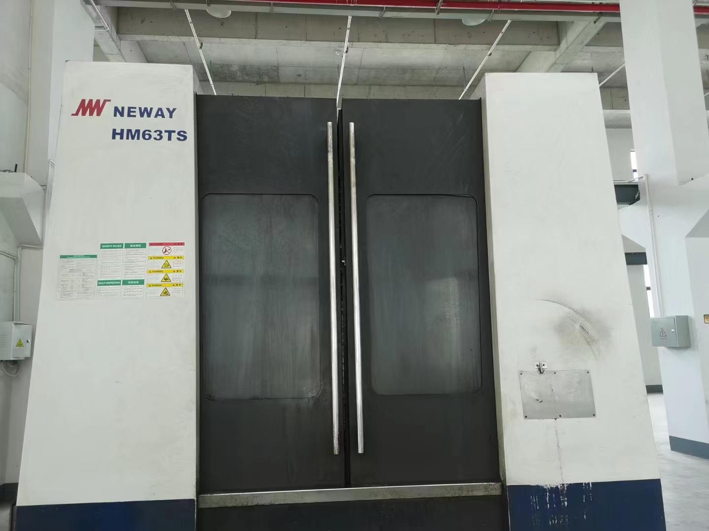 Horizontal machining center