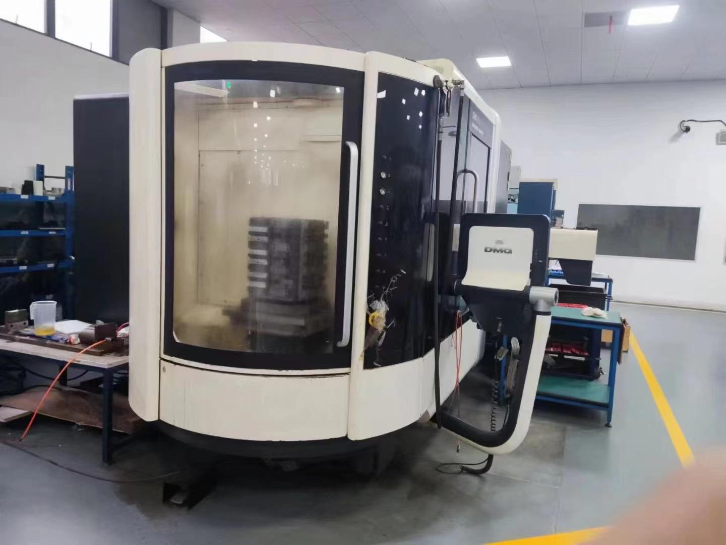 Horizontal machining center