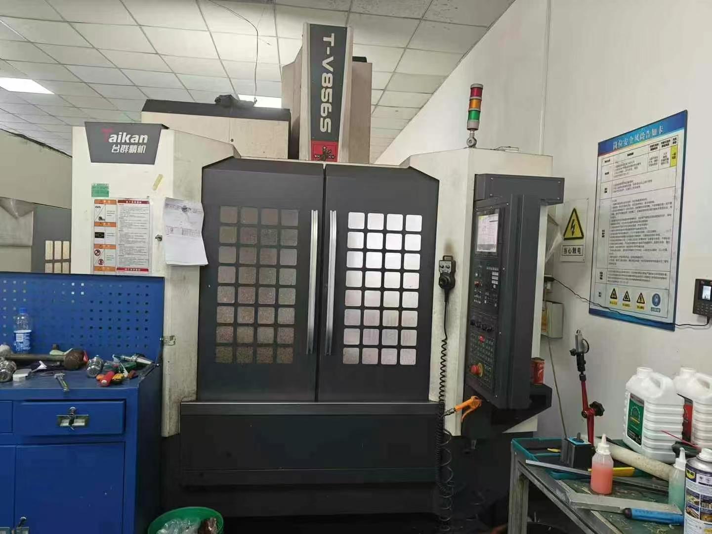 Vertical machining center
