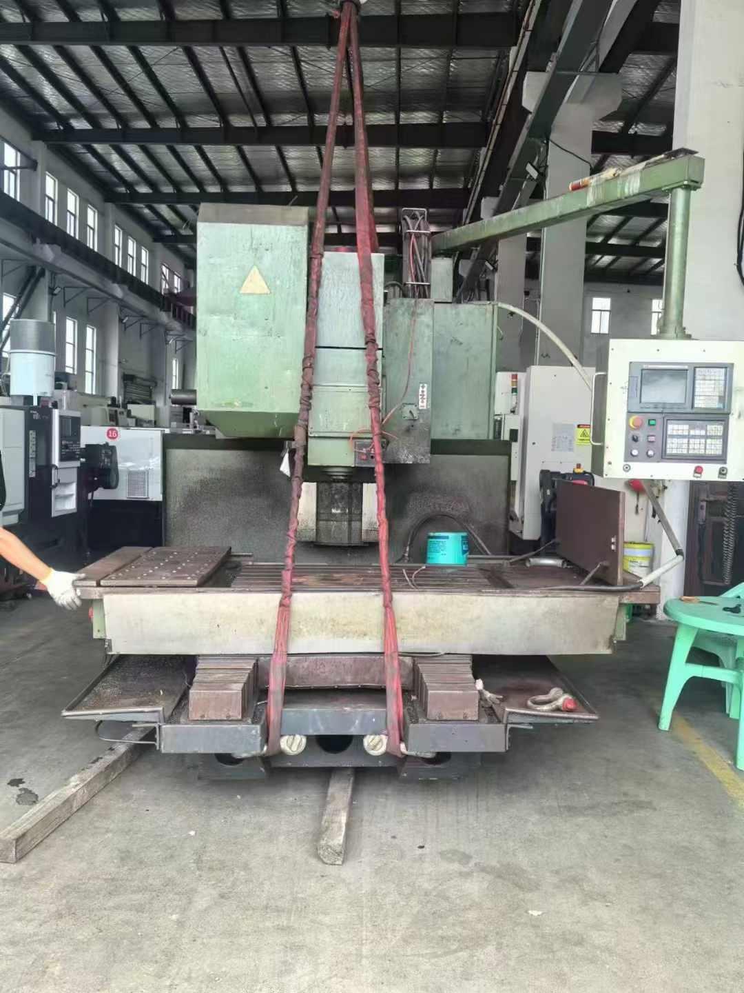 Gear hobbing machine