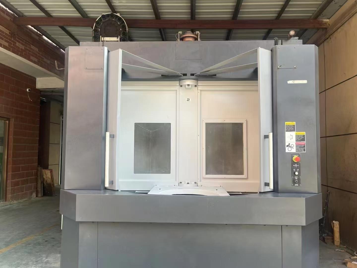 Horizontal machining center