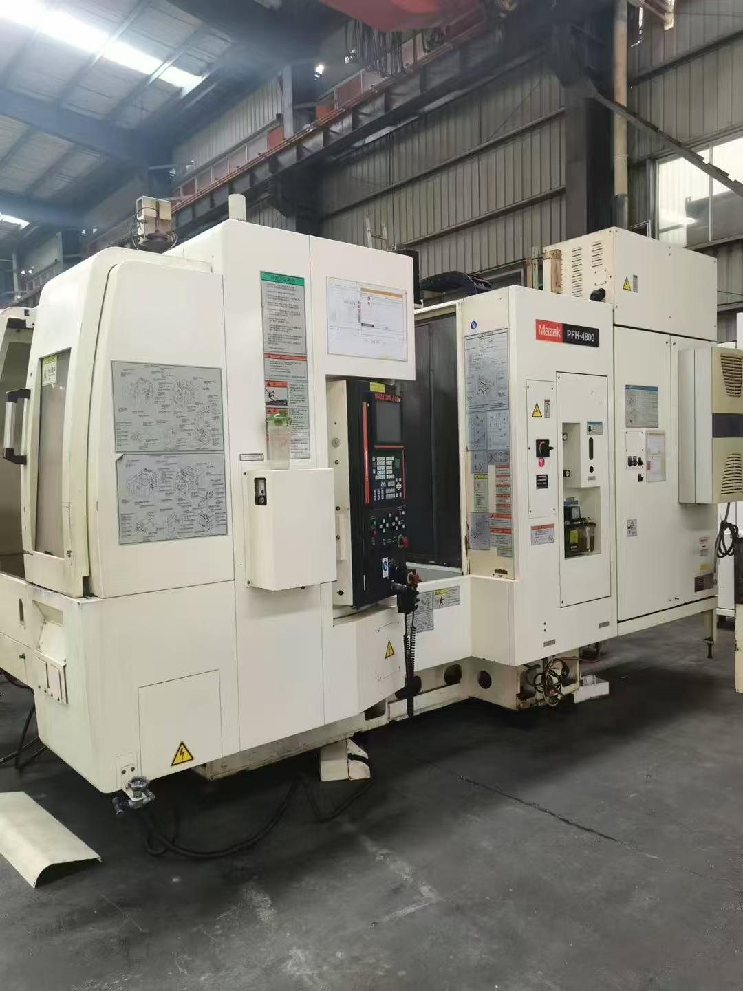 Horizontal machining center
