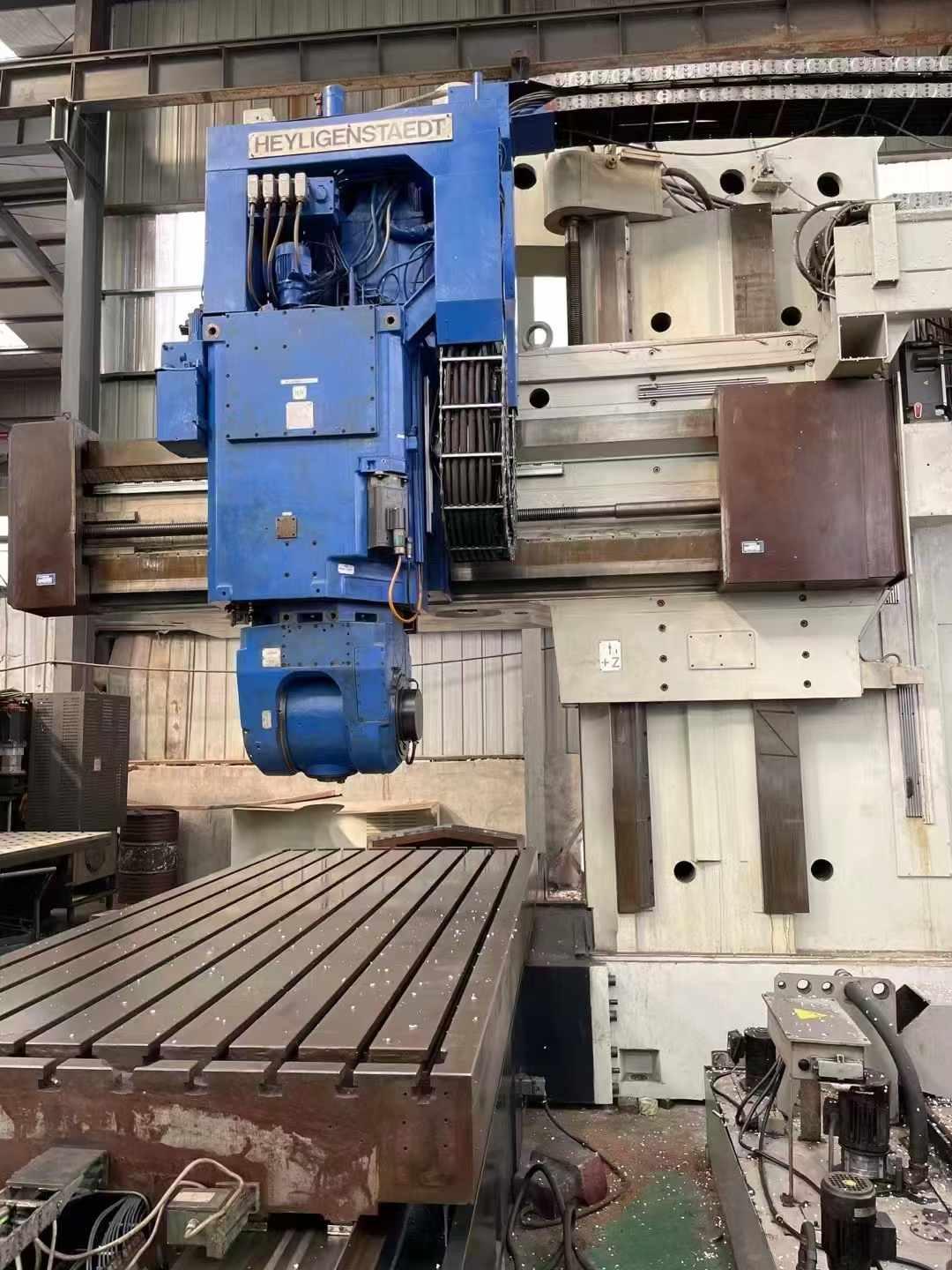 5 axes simultaneous control milling machine