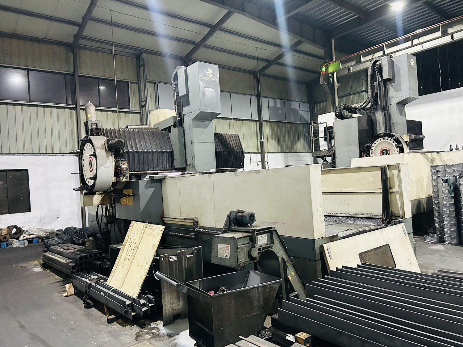 Gantry machining center