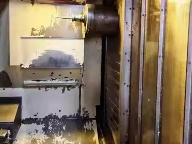 Horizontal machining center