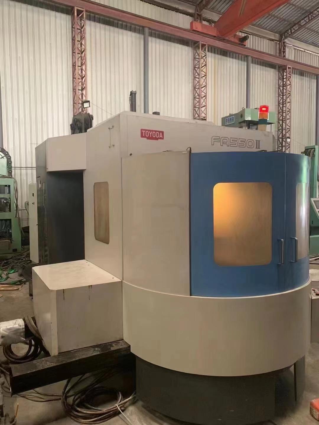 Horizontal machining center