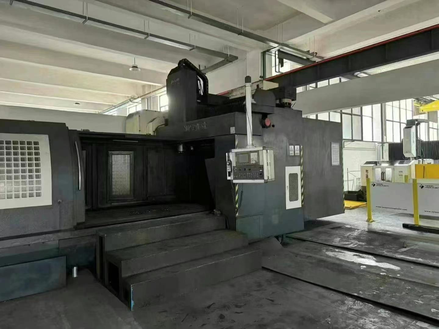 Gantry machining center