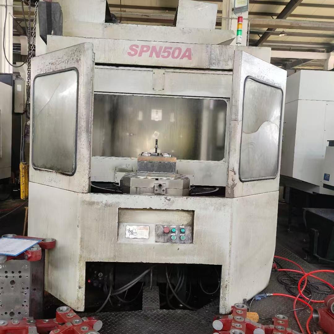 Horizontal machining center