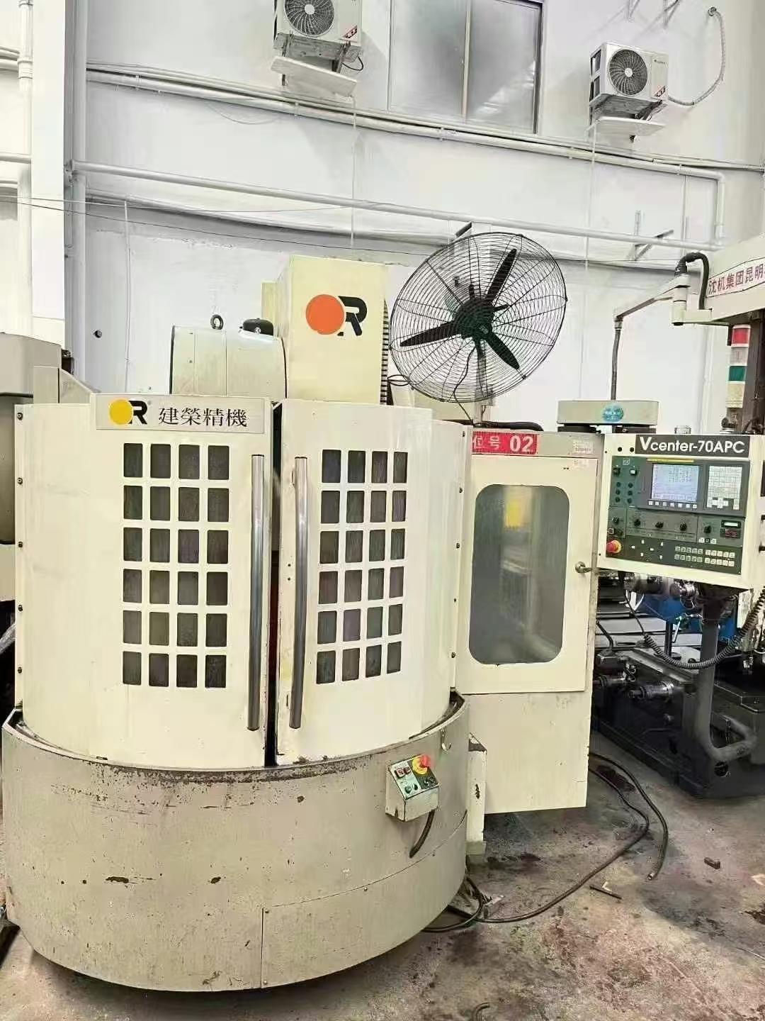 Vertical machining center
