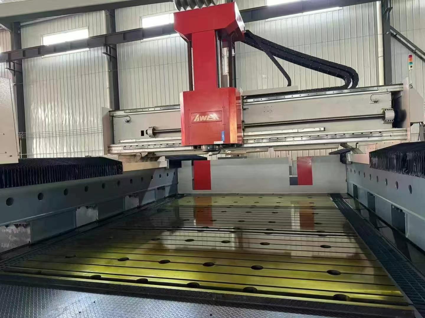 Crane type gantry machining center