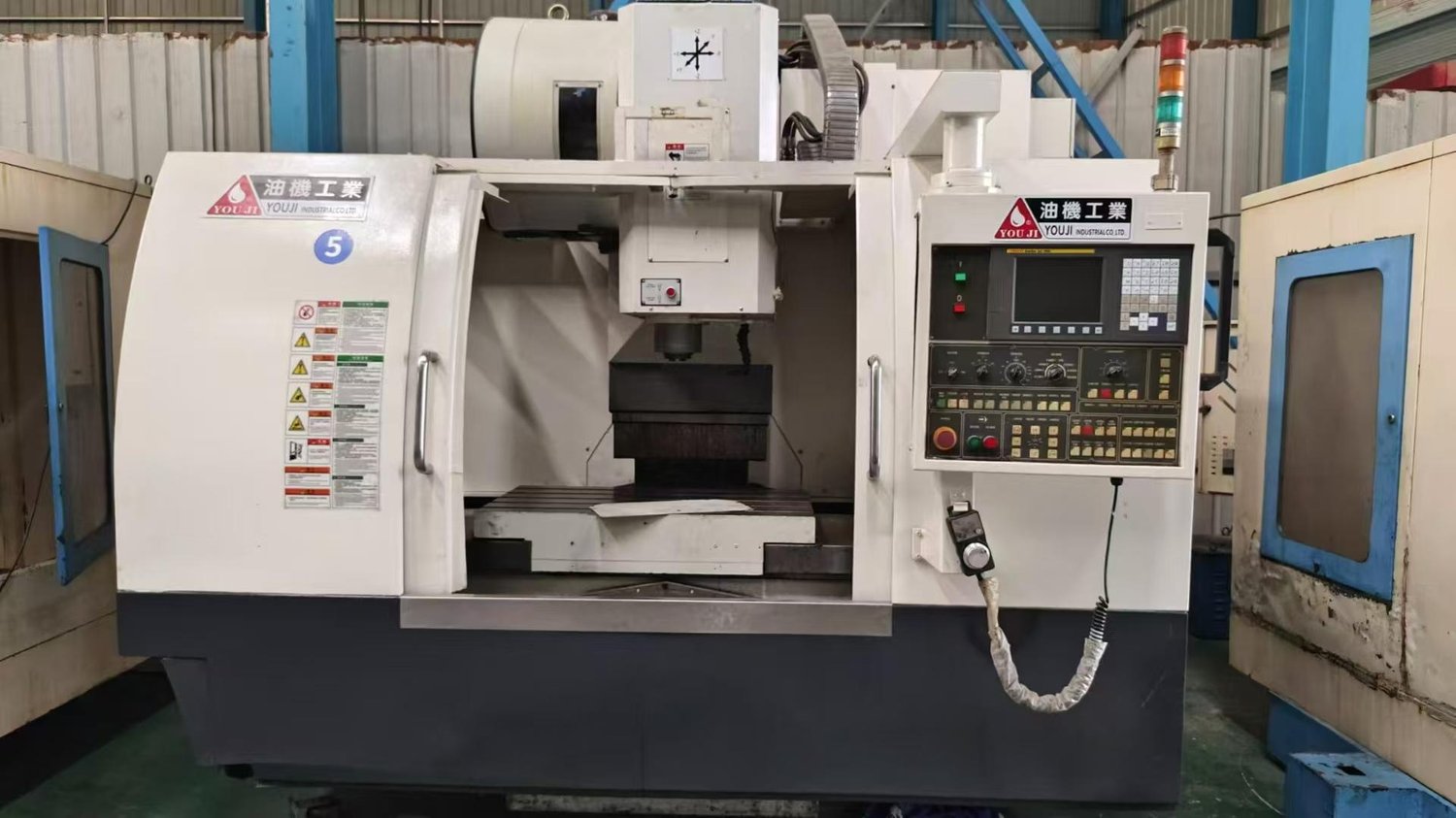 Vertical machining center