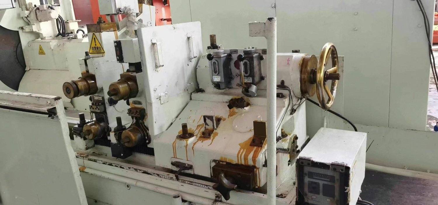 Cylindrical grinder 