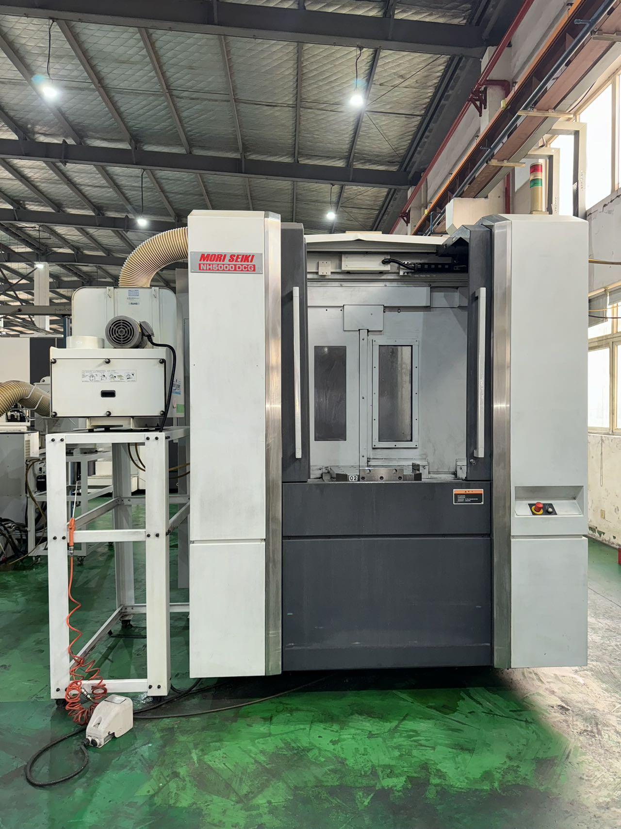 Horizontal machining center