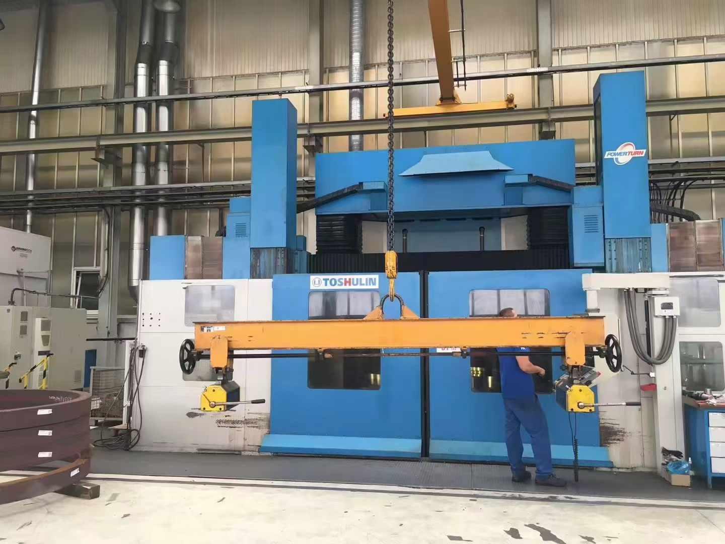 CNC turning and milling center
