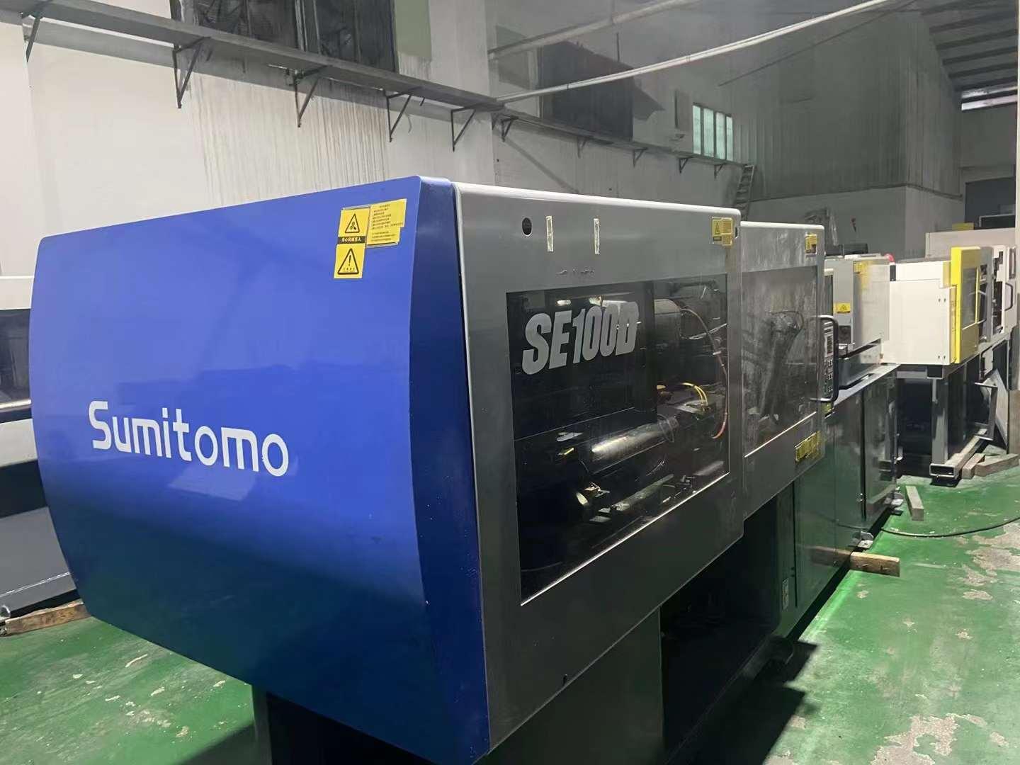 Plastic injection machine