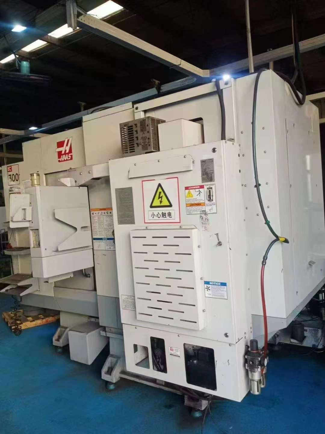 Horizontal machining center