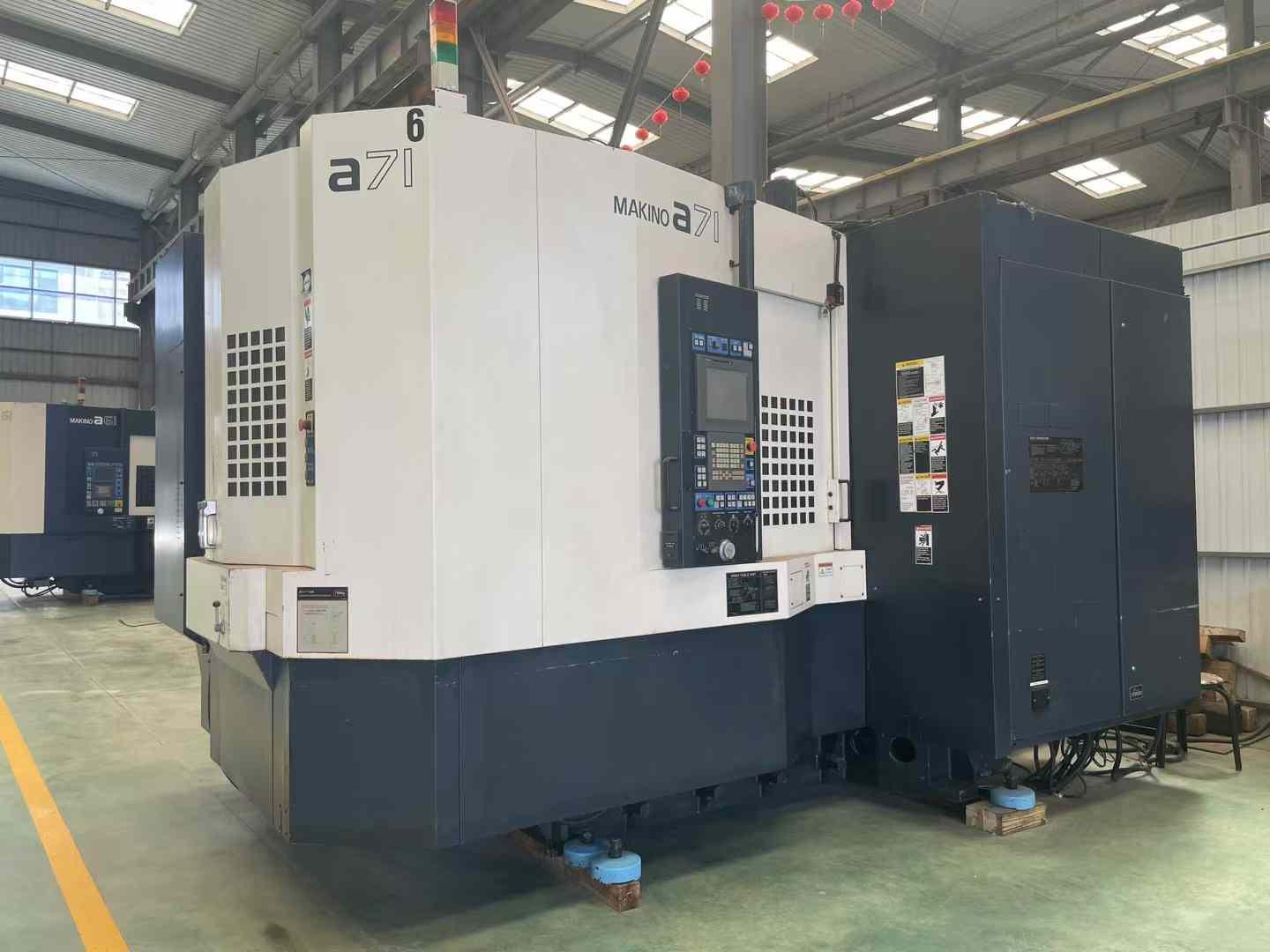 Horizontal machining center
