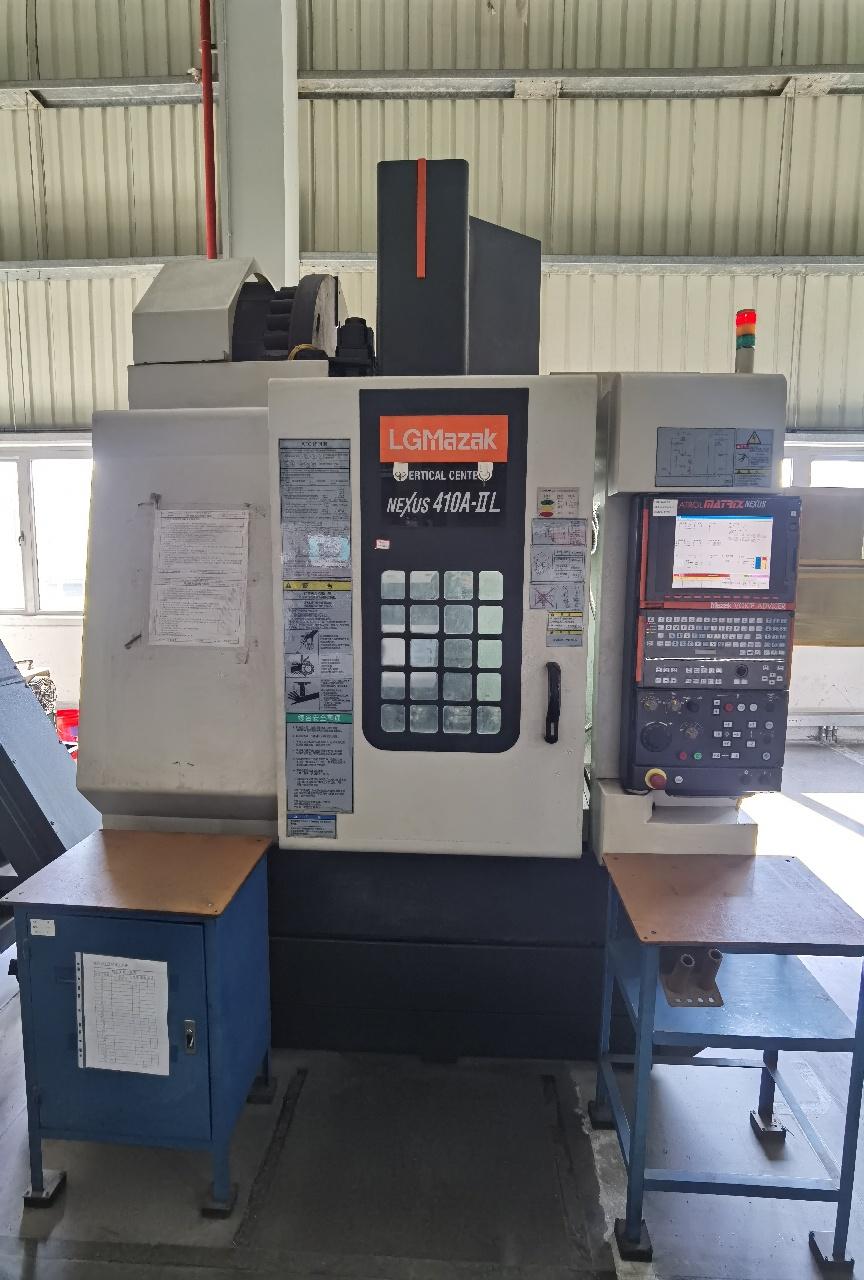 Vertical machining center