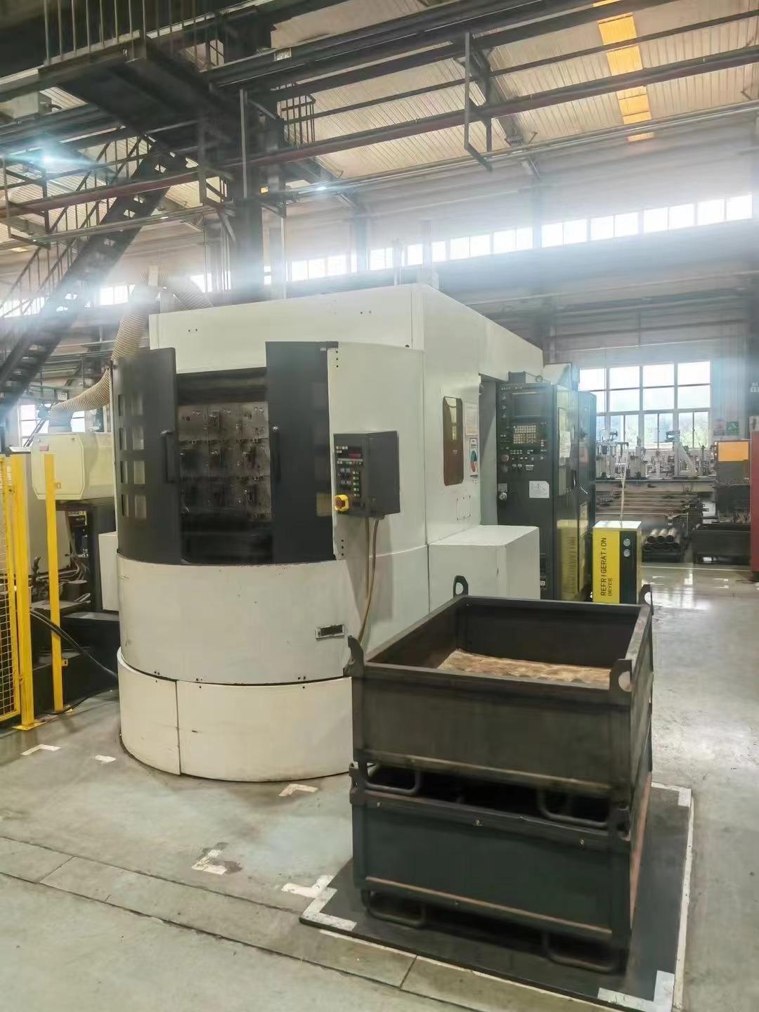 Horizontal machining center