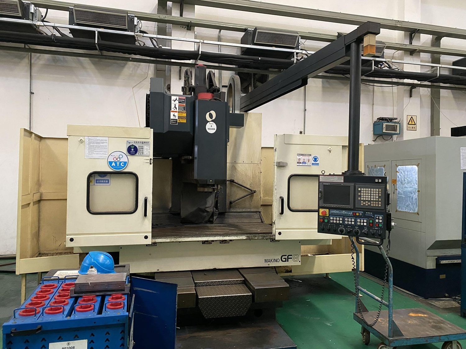 Vertical machining center