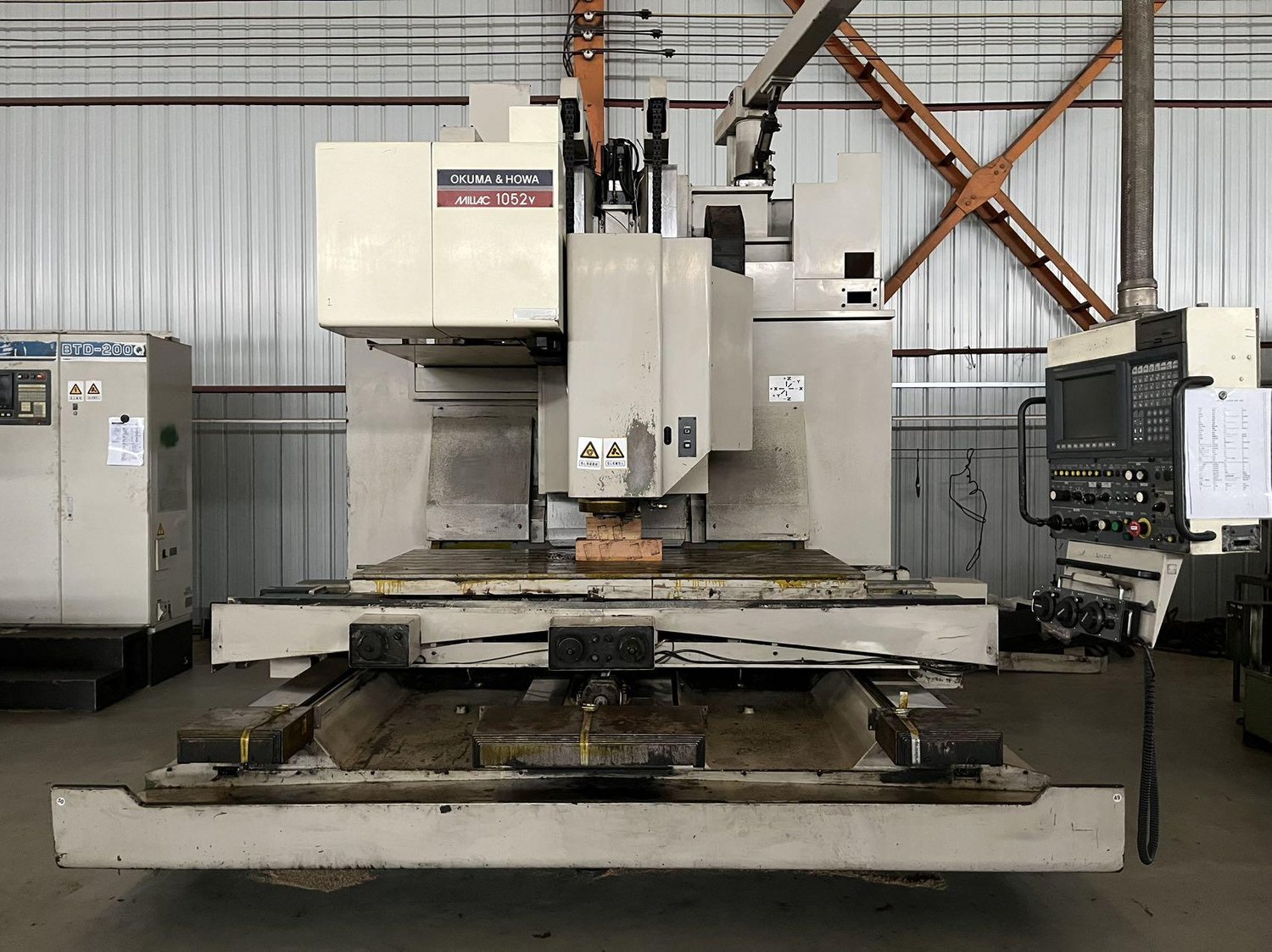Vertical machining center
