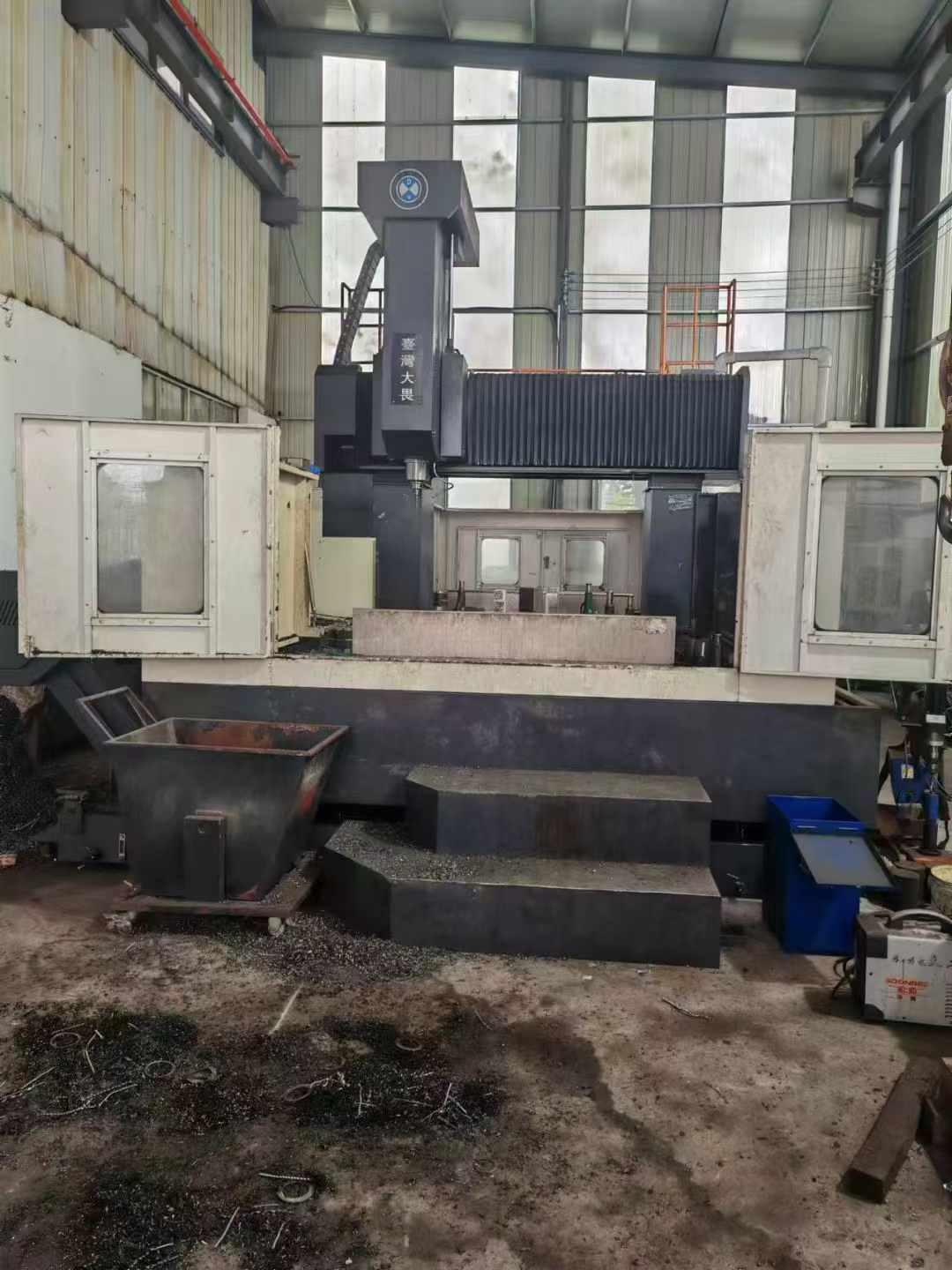 CNC gantry milling machine