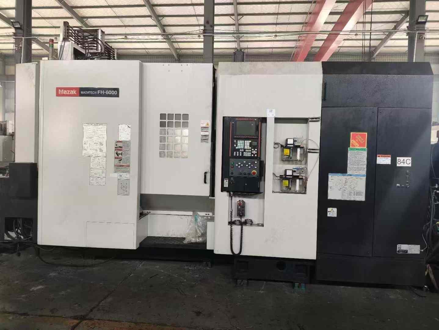 Horizontal machining center