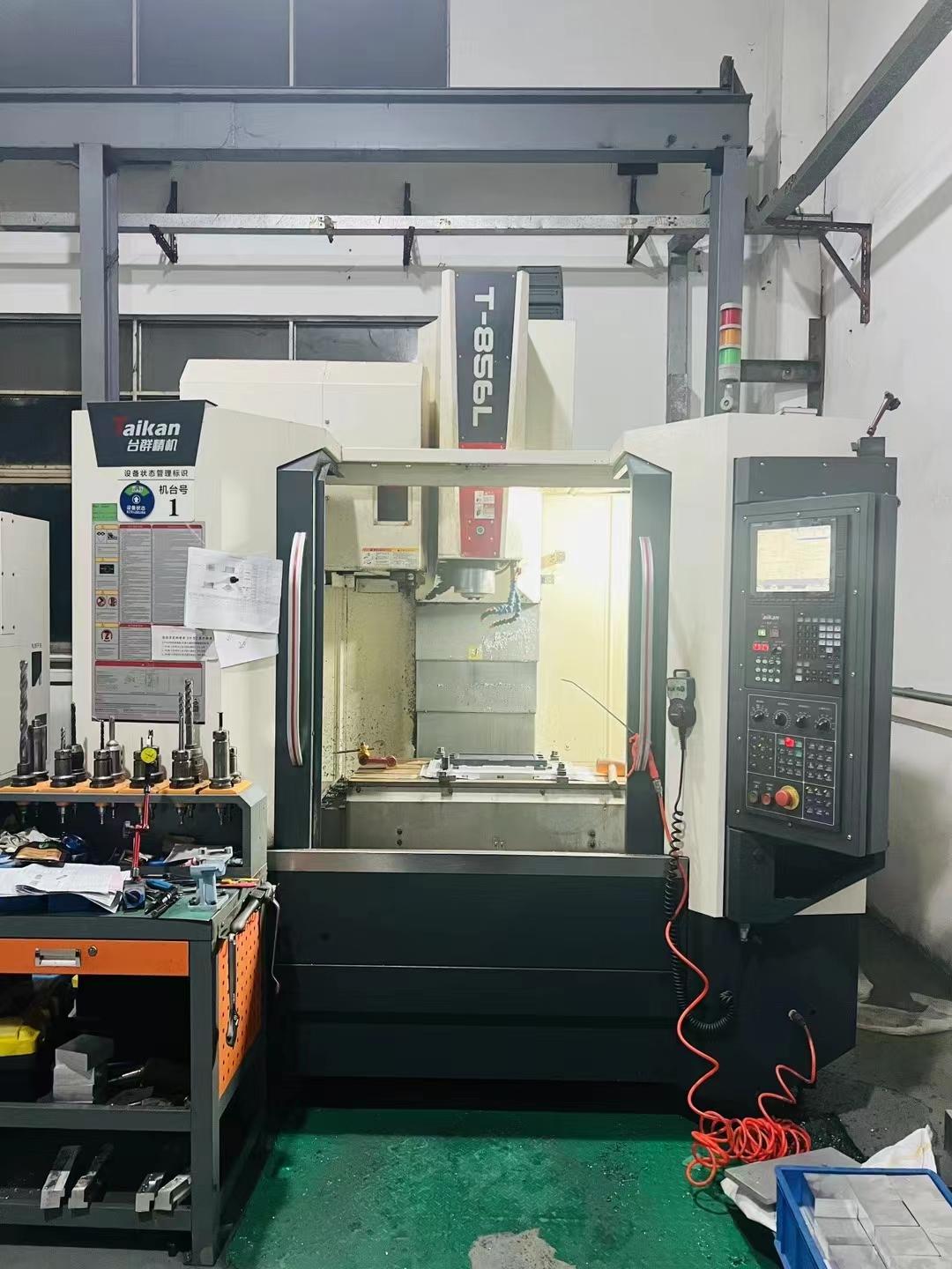 Vertical machining center