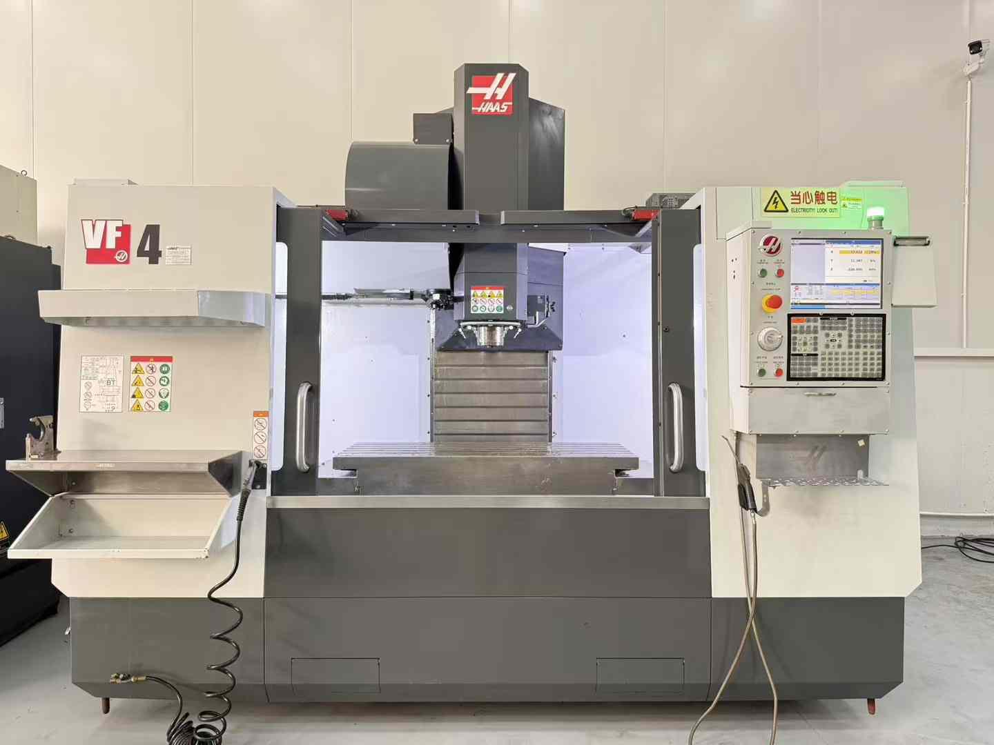 Vertical machining center