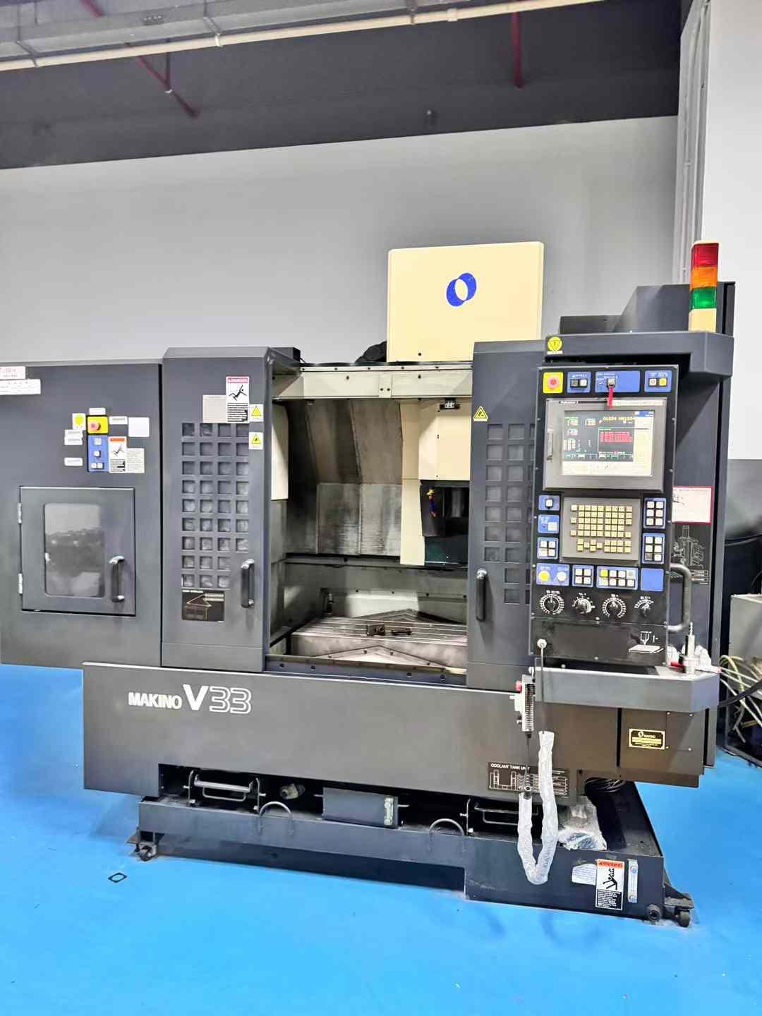 Vertical machining center