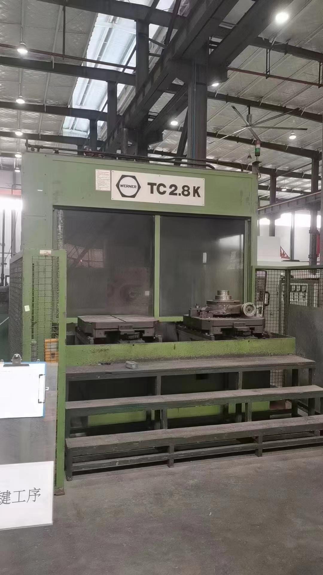 Horizontal machining center
