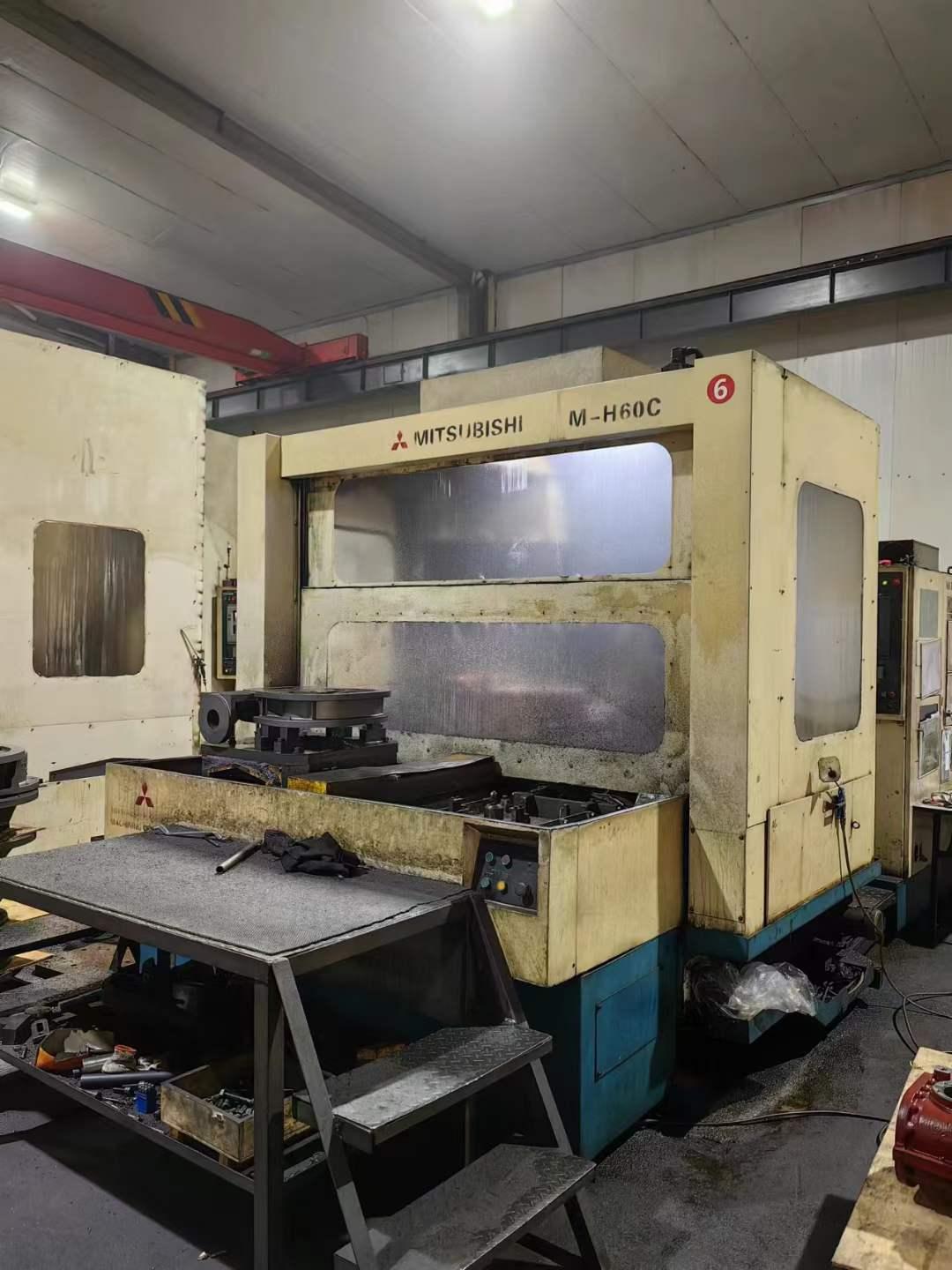 Horizontal machining center