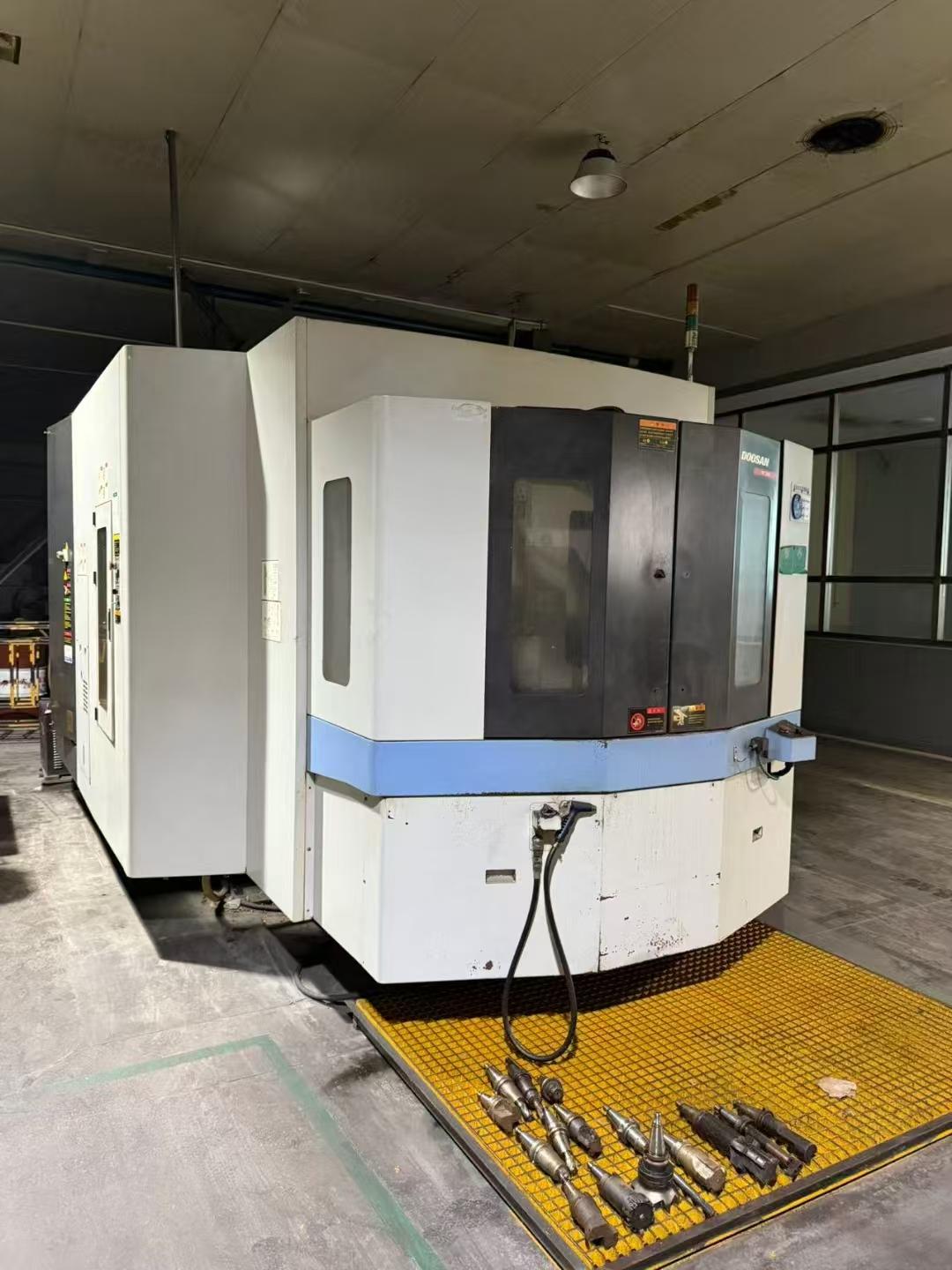 Horizontal machining center