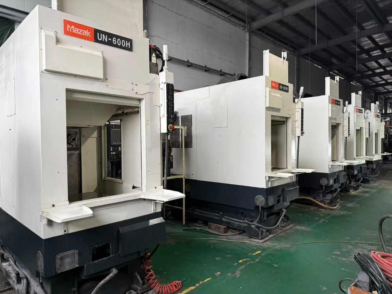 Horizontal machining center