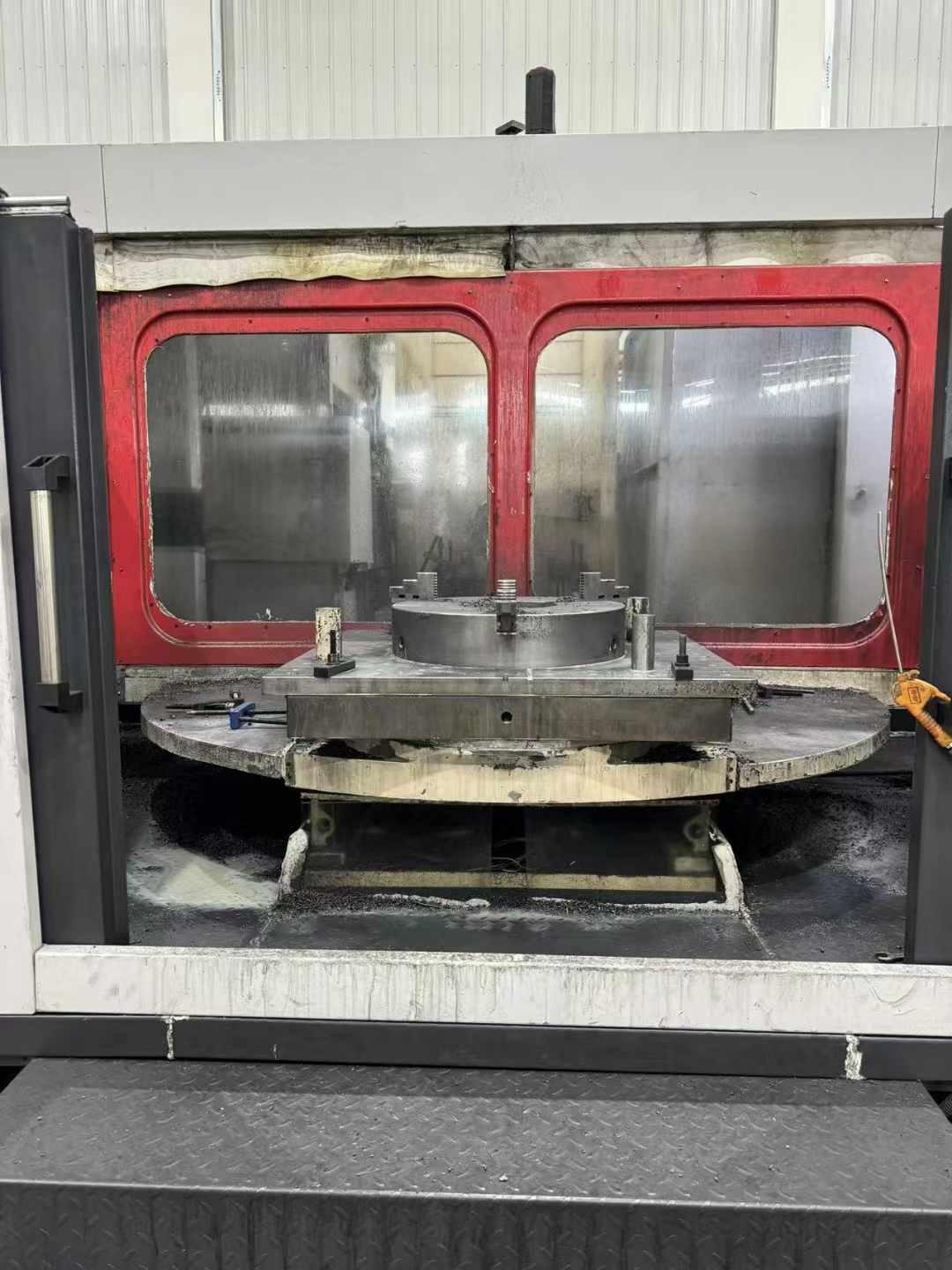 Horizontal machining center