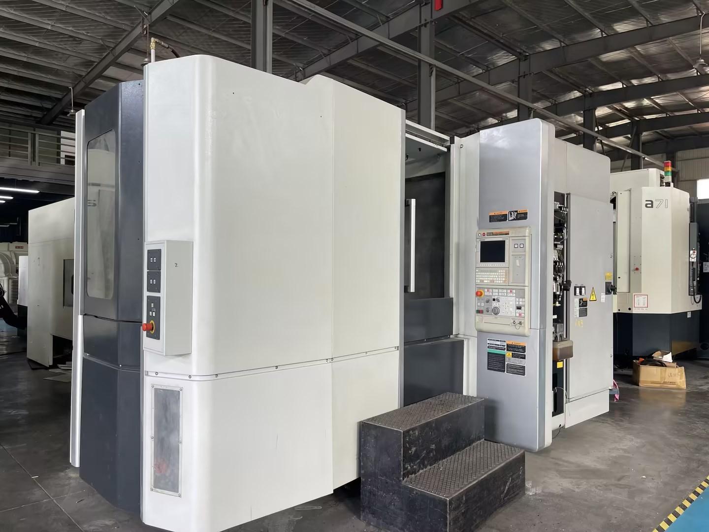 Horizontal machining center